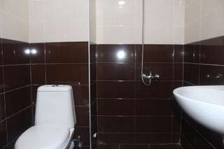 Отель Cozy Corner Hotel Батуми Стандартный трехместный номер-11