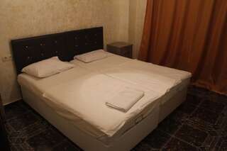 Отель Cozy Corner Hotel Батуми Двухместный номер Делюкс с 1 кроватью (для 2 взрослых и 1 ребенка)-24