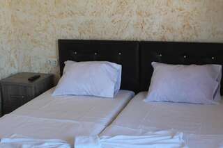 Отель Cozy Corner Hotel Батуми Двухместный номер Делюкс с 1 кроватью (для 2 взрослых и 1 ребенка)-44